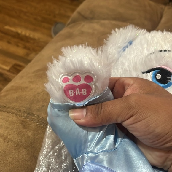 Build a Bear Frozen 2 Elsa Singing Disney 18” plush w/ Dress - Picture 3 of 5